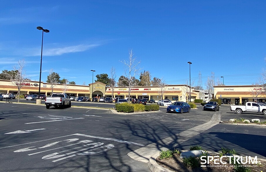 27613-27677 Bouquet Canyon Rd, Saugus, CA for lease - Building Photo - Image 3 of 10