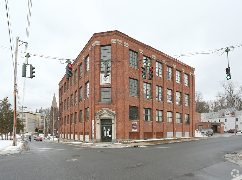 51-53 E Fulton St, Gloversville, NY à vendre - Photo principale - Image 1 de 1