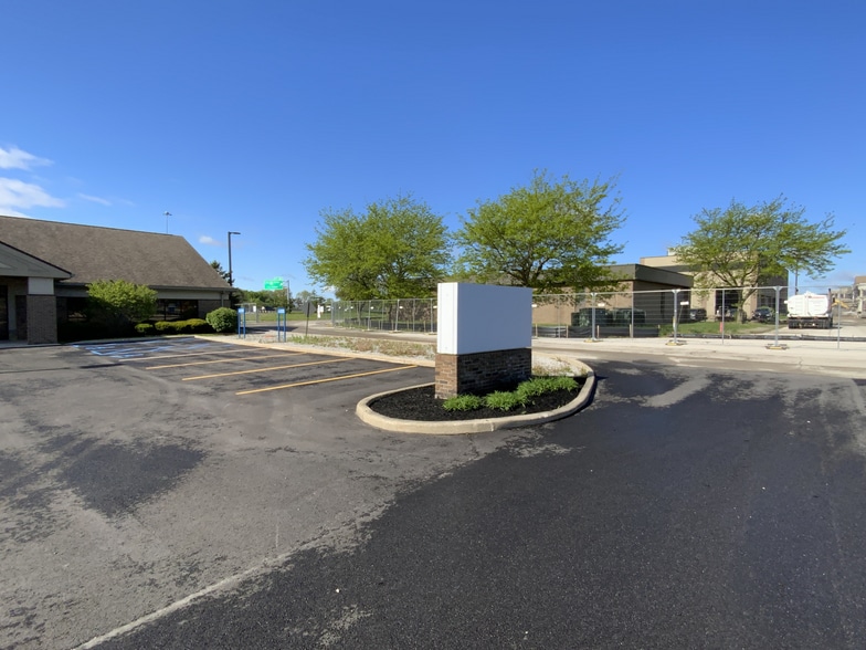 5871 Monclova Rd, Maumee, OH for lease - Building Photo - Image 3 of 4