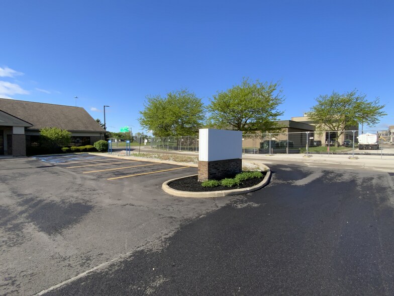 5871 Monclova Rd, Maumee, OH à louer - Photo du bâtiment - Image 3 de 4