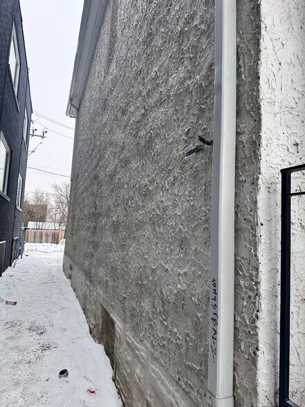 574 Ellice Av, Winnipeg, MB for sale - Building Photo - Image 3 of 39