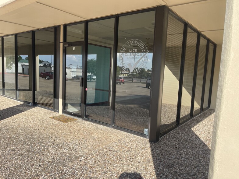 404 University Dr E, College Station, TX for lease - Building Photo - Image 2 of 25