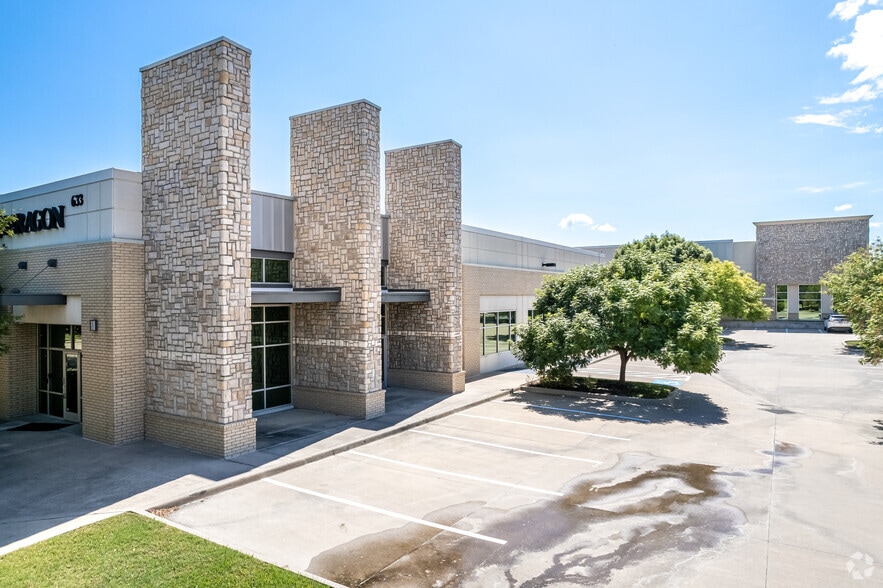 645 E State Highway 121, Coppell, TX à louer - Photo du bâtiment - Image 1 de 26
