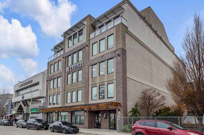 More details for 554 Leon Av, Kelowna, BC - Office for Sale