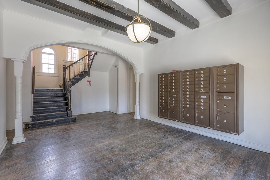 3035 Harrison St, Kansas City, MO for sale - Lobby - Image 3 of 9