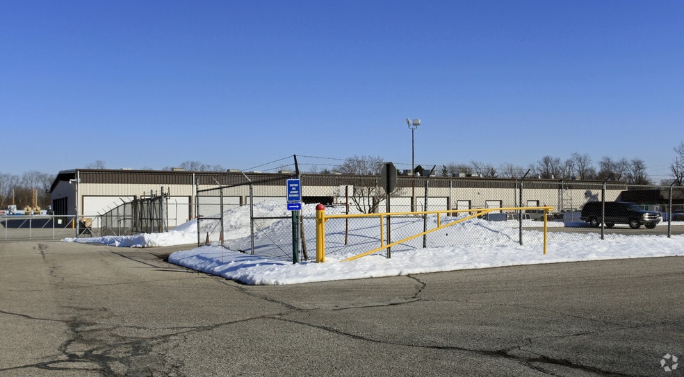 2929 W Lathrop St, South Bend, IN for lease - Primary Photo - Image 1 of 13