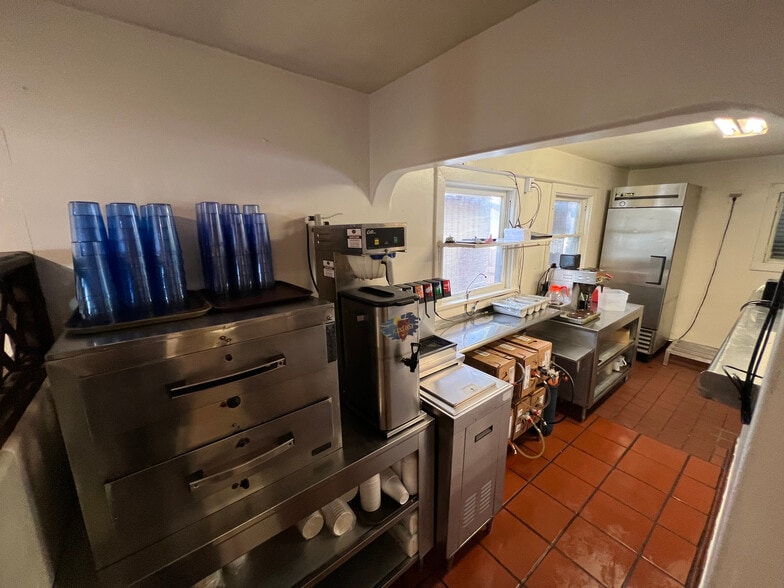 715 E Ojai Ave, Ojai, CA for lease - Interior Photo - Image 3 of 11