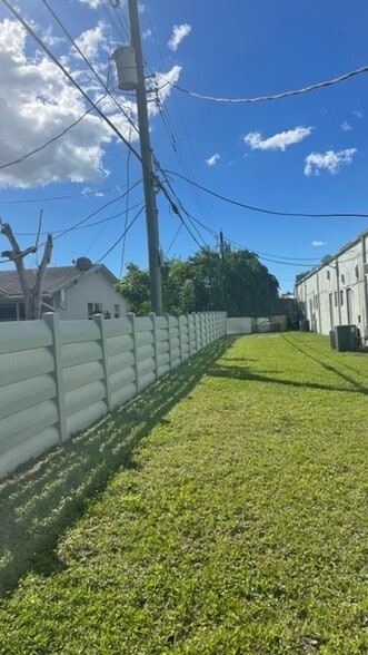 3658-3674 Davie Blvd, Fort Lauderdale, FL for sale - Building Photo - Image 2 of 8