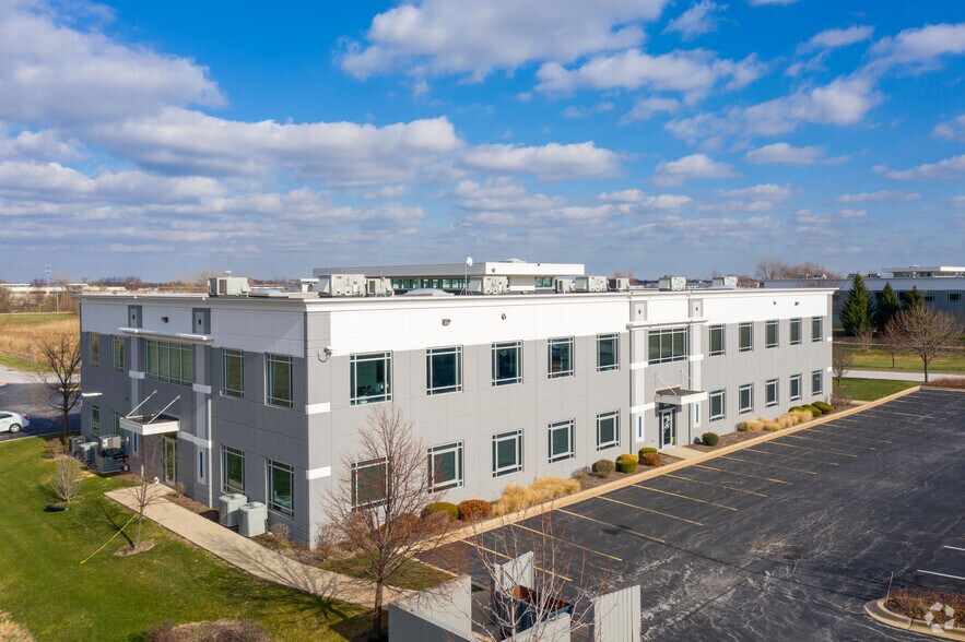 18660 Graphics Dr, Tinley Park, IL à vendre - Photo du bâtiment - Image 3 de 4