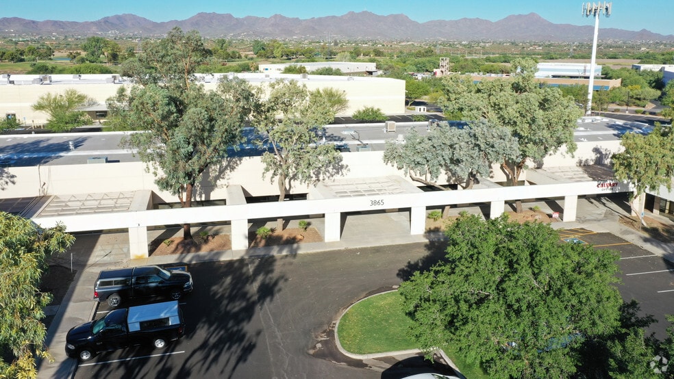 3865 N Business Center Dr, Tucson, AZ for lease - Primary Photo - Image 1 of 4