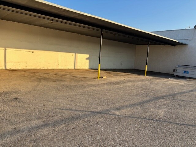 4632 District Blvd, Bakersfield, CA à louer - Photo du bâtiment - Image 3 de 4