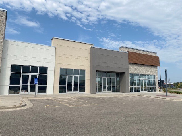 1620 Broadway Ave S, Rochester, MN à louer - Photo du bâtiment - Image 2 de 4