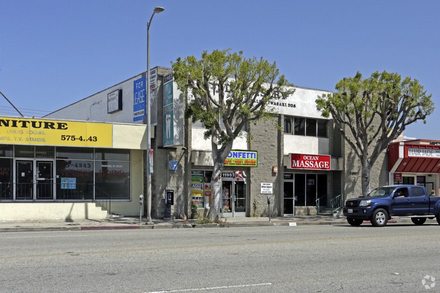 11957 Santa Monica Blvd, Los Angeles, CA à louer - Photo du bâtiment - Image 2 de 30