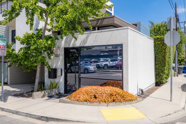 More details for 627 Aviation Way, Manhattan Beach, CA - Office for Sale