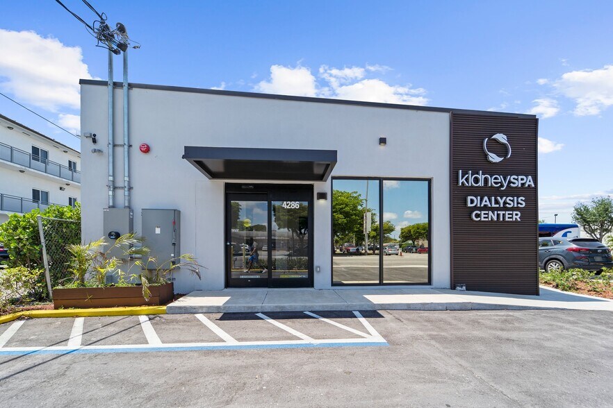 4298 Palm Ave, Hialeah, FL à vendre - Photo du bâtiment - Image 3 de 16