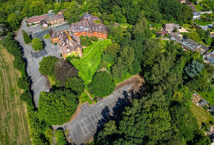 Furzehill, Wimborne à vendre - Photo du bâtiment - Image 2 de 11