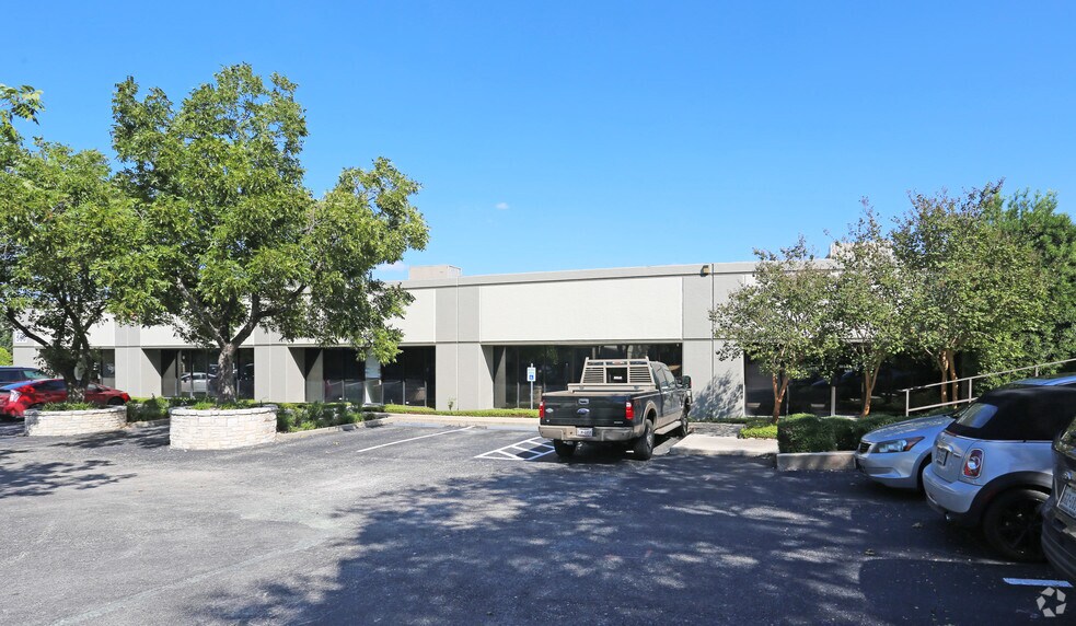 506 E Ramsey Rd, San Antonio, TX à louer - Photo du bâtiment - Image 2 de 4