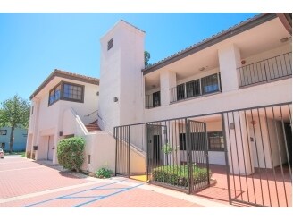 1611 E 4th St, Santa Ana, CA à louer - Photo du bâtiment - Image 2 de 62
