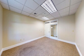 324 W Bay Dr NW, Olympia, WA for lease Interior Photo- Image 2 of 5
