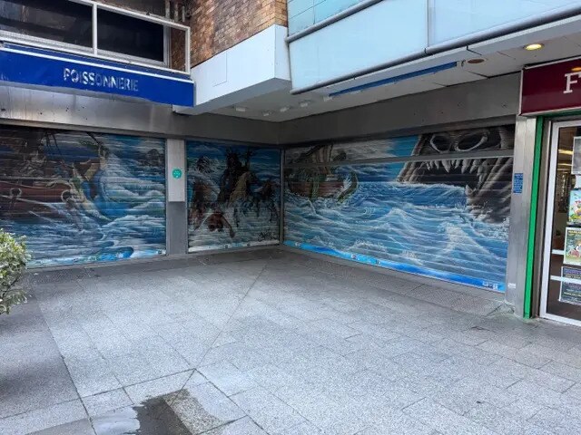Commerce de détail dans Montreuil à vendre - Photo du bâtiment - Image 2 de 5