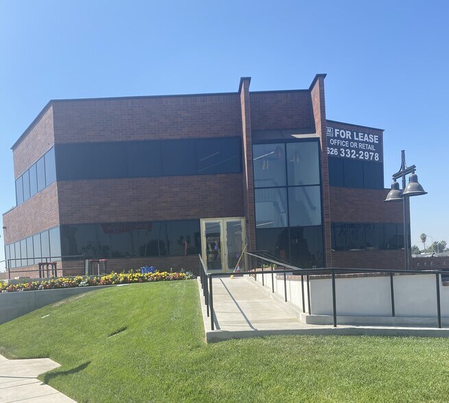 2640 E Garvey Ave S, West Covina, CA à louer - Photo du bâtiment - Image 1 de 8