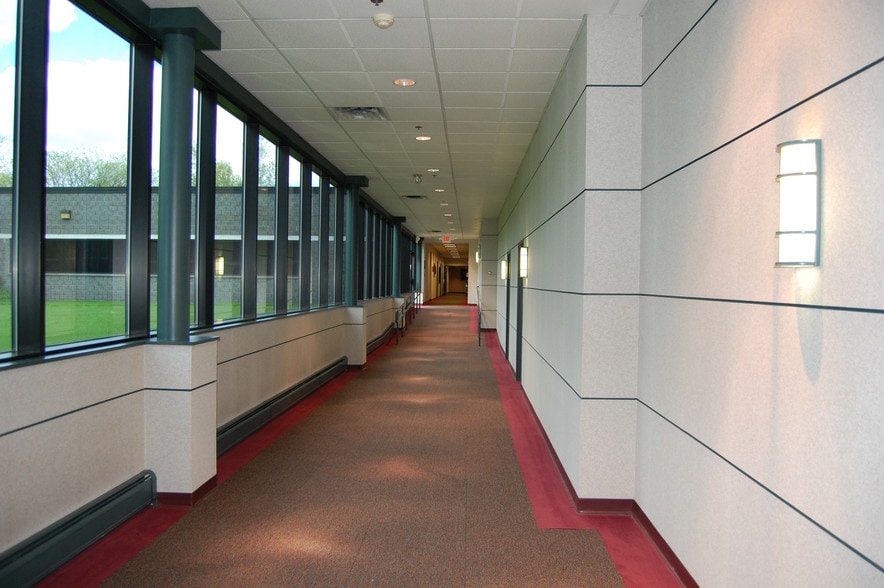 325 High St, Metuchen, NJ à louer - Hall d’entrée - Image 2 de 12