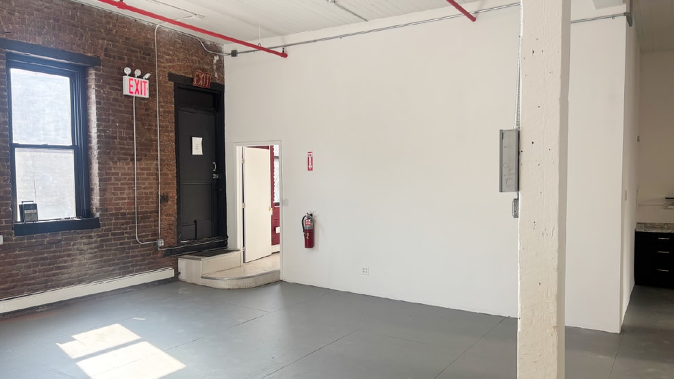 148 India St, Brooklyn, NY for lease - Building Photo - Image 3 of 4
