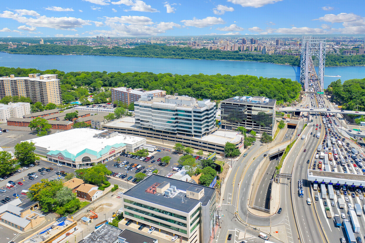 1 Bridge Plz N, Fort Lee, NJ for lease Building Photo- Image 1 of 15