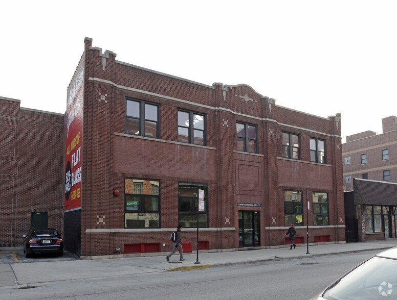 3233 N Sheffield Ave, Chicago, IL à vendre - Photo du bâtiment - Image 2 de 2