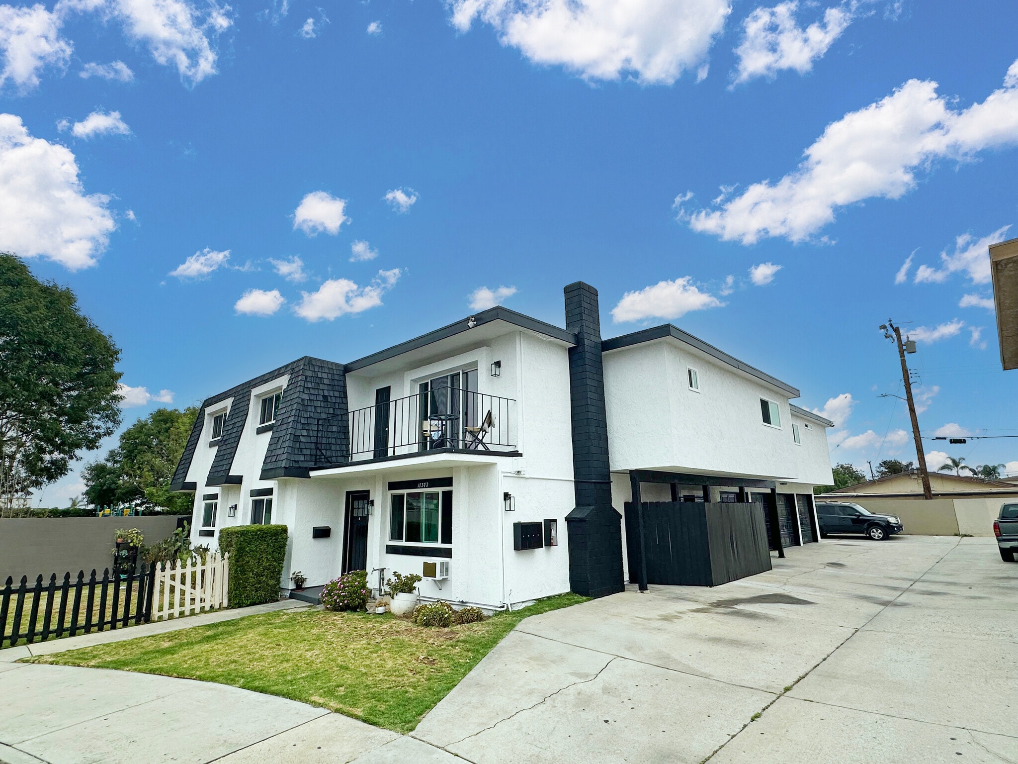 17374 Dairyview cir, Huntington Beach, CA for sale Primary Photo- Image 1 of 12