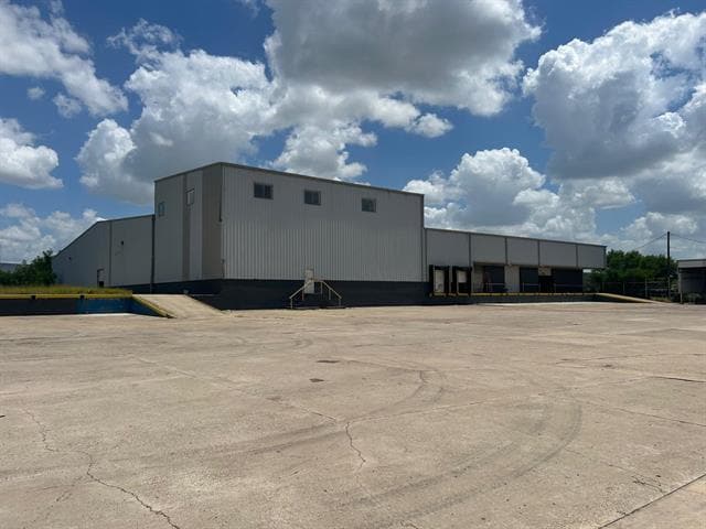 4425 Pan American Blvd, Laredo, TX for lease - Building Photo - Image 3 of 24