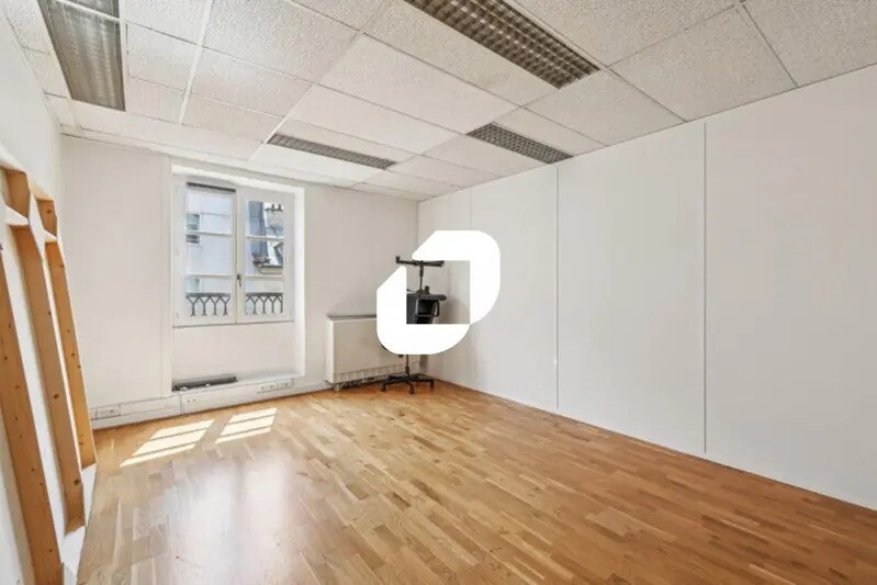 32 Rue De Paradis, Paris for sale - Interior Photo - Image 2 of 51