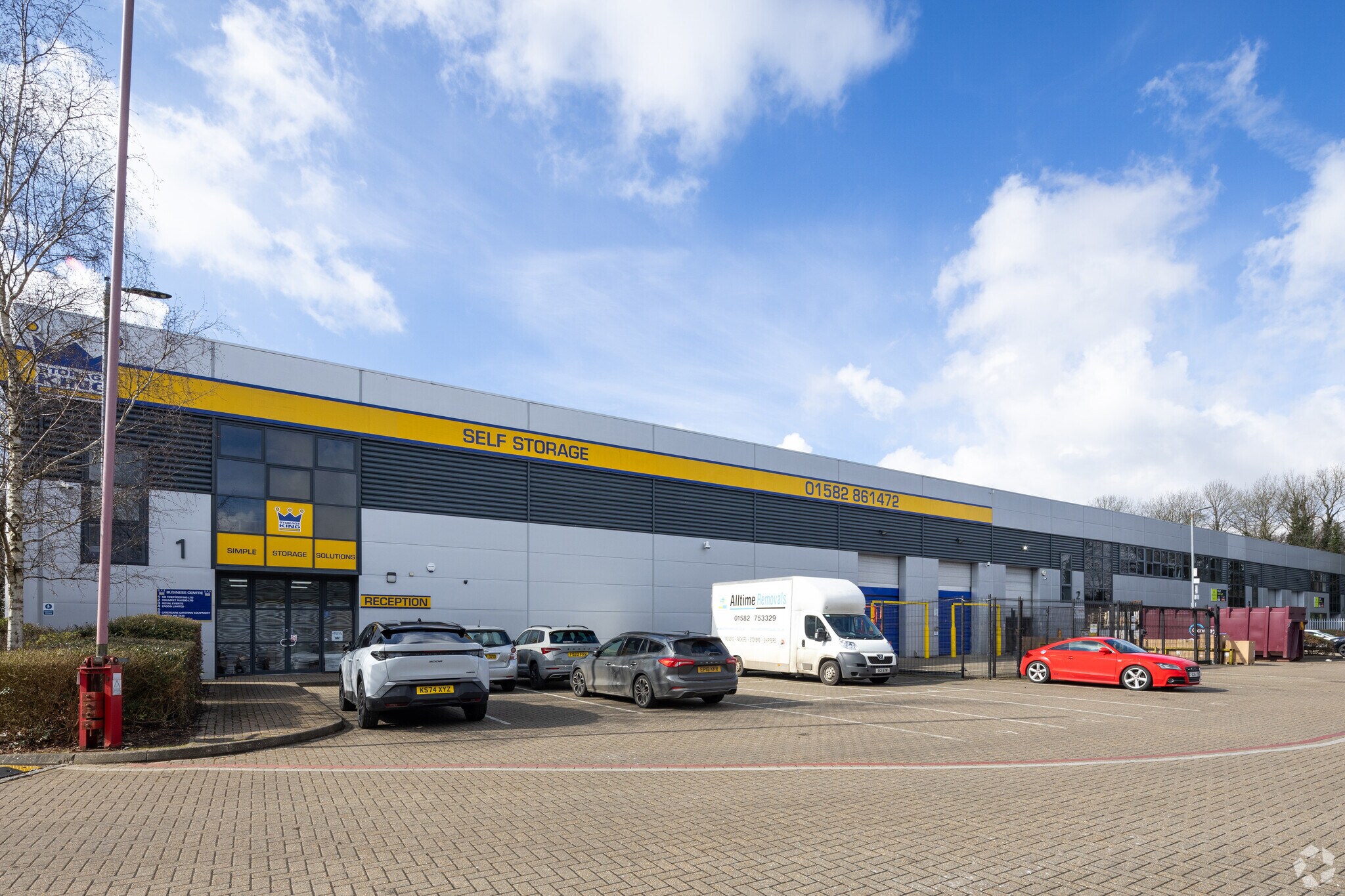 Storage King Luton-Dunstable, Unit 1 Nimbus Park, Dunstable à louer Photo du bâtiment- Image 1 de 3