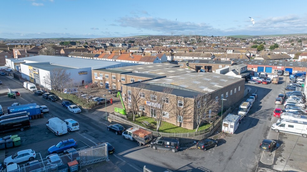 Chapel Road Southwick portfolio of 2 properties for sale on LoopNet.ca - Building Photo - Image 2 of 2