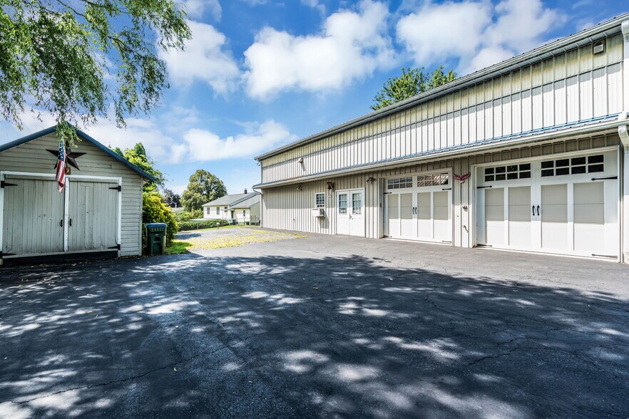 732 NJ-57 Rt, Stewartsville, NJ à vendre - Photo du bâtiment - Image 2 de 49