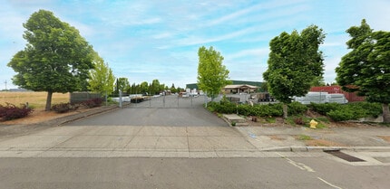 427 SW Wood St, Hillsboro, OR à louer Photo du bâtiment- Image 2 de 7