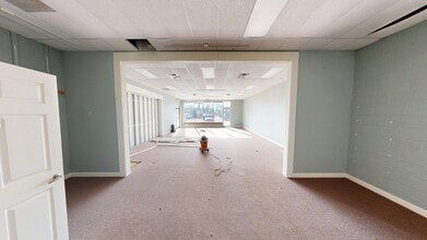 5800-6022 W Jefferson Blvd, Fort Wayne, IN à louer Photo intérieure- Image 1 de 5