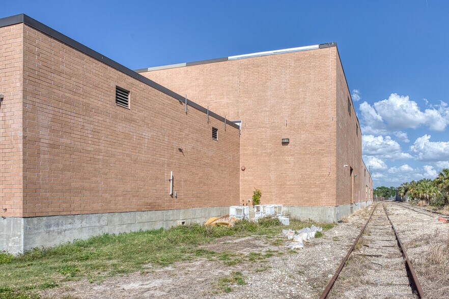 1800 University Pky, Sarasota, FL à vendre - Photo du bâtiment - Image 3 de 26