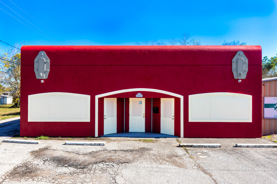 111 S 8th St, La Porte, TX à louer - Photo du bâtiment - Image 1 de 12