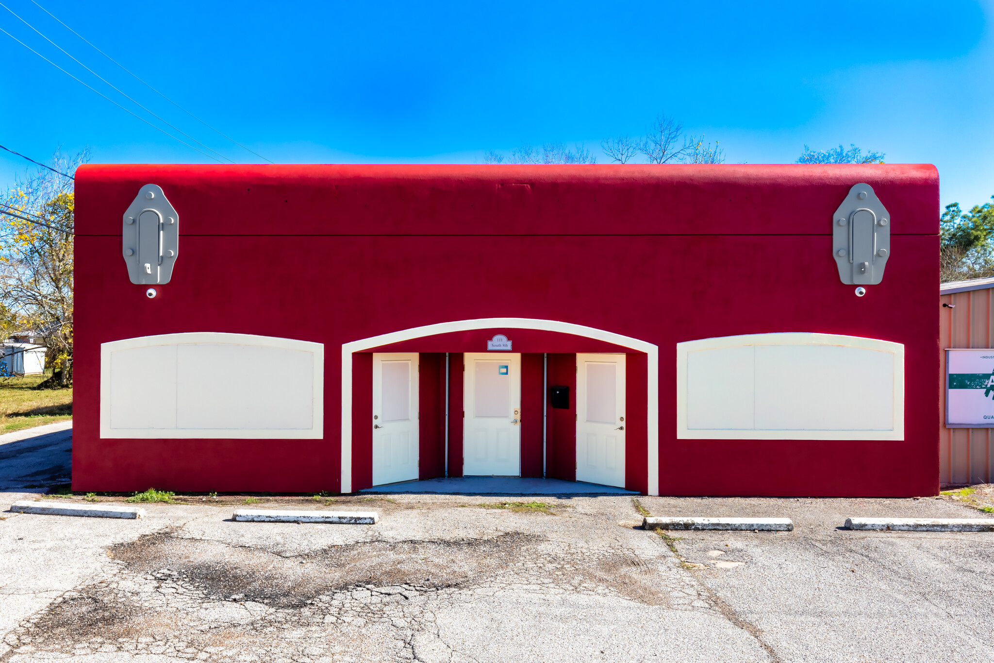 111 S 8th St, La Porte, TX for lease Building Photo- Image 1 of 13