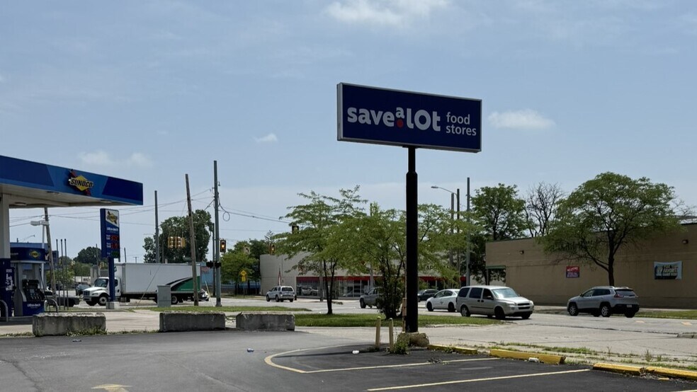 15001 Houston Whittier St, Detroit, MI à louer - Photo du bâtiment - Image 2 de 5