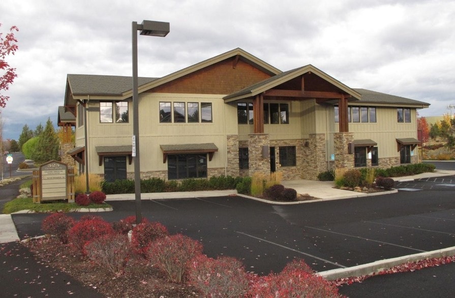 525 SW Umatilla St, Redmond, OR for lease - Building Photo - Image 2 of 18