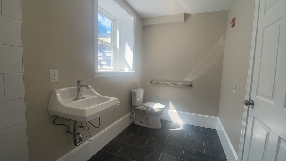 6 Windsor St, Andover, MA à vendre - Photo du b timent - Image 3 de 24