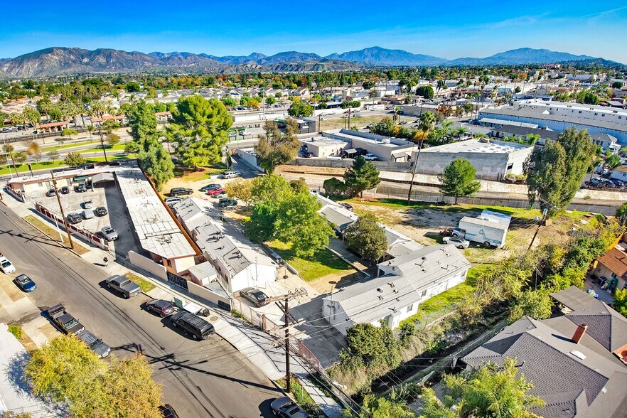12215 San Fernando Rd, Sylmar, CA à vendre - Photo du bâtiment - Image 3 de 9