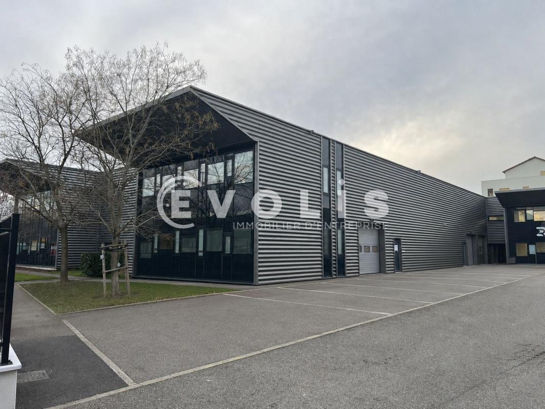 Local d'activités dans Vénissieux à vendre Photo du bâtiment- Image 1 de 15