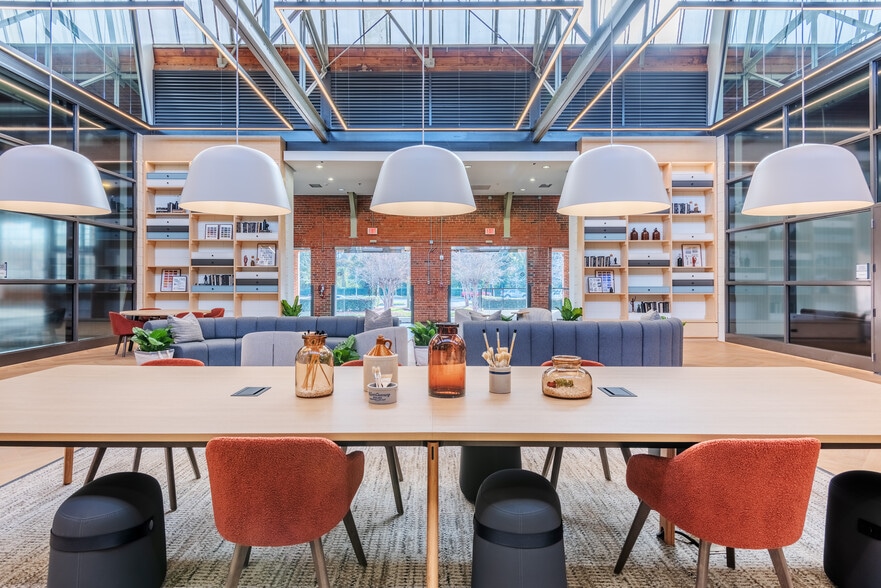 1435 W Morehead St, Charlotte, NC for lease - Building Photo - Image 3 of 8