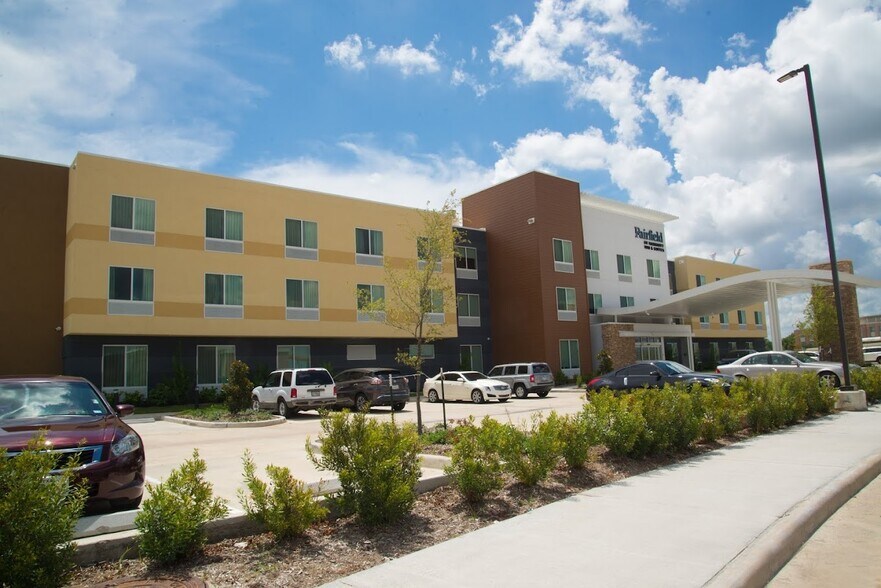 22010 Southwest Fwy, Richmond, TX à vendre - Photo du bâtiment - Image 2 de 8