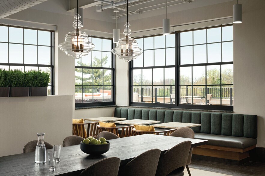 40 E Montgomery Ave, Ardmore, PA à louer - Photo intérieure - Image 2 de 14