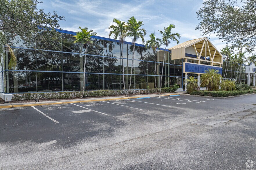 1601-1605 W Oakland Park Blvd, Oakland Park, FL à vendre - Photo principale - Image 1 de 15