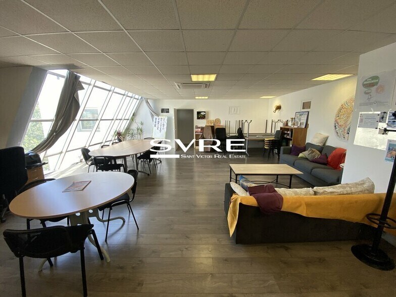 Office in Aubagne for lease - Interior Photo - Image 2 of 3